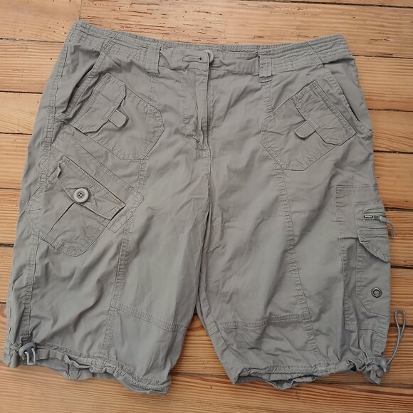 Light Grey 97% Cotton Cargo Shorts Pockets Galore & Bungee Cord Legs  Sz 14 - Picture 1 of 7